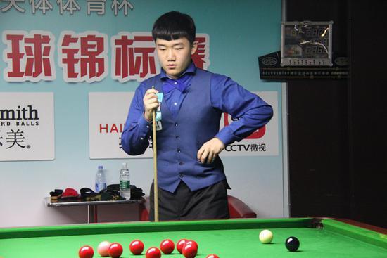 放大镜下被 放大镜下被