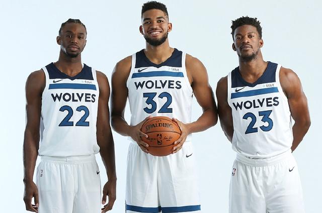 而是由一套 而是由一套